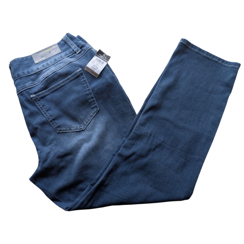 Consigned New NWT - Rue21 Freedom Flex Mid Rise Skinny Blue Jeans - 13/14 Short